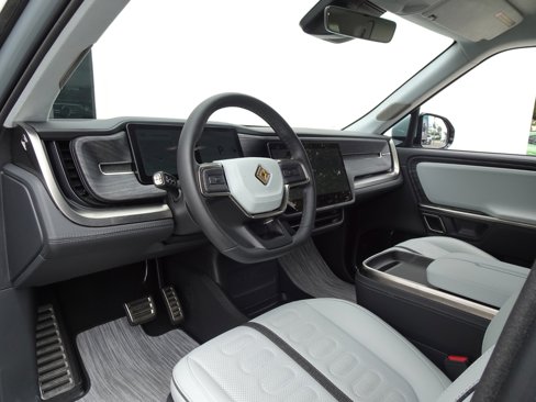 Used 2024 Rivian R1S Adventure image 11