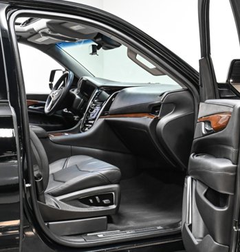 Used 2019 Cadillac Escalade Luxury image 3