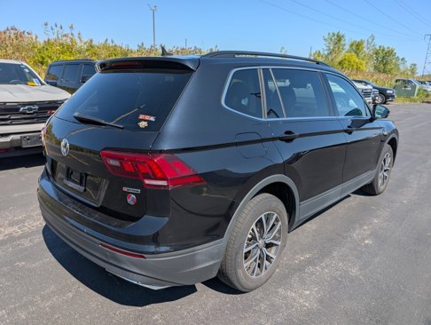 Used 2019 Volkswagen Tiguan SE w/ Panoramic Sunroof Package image 8