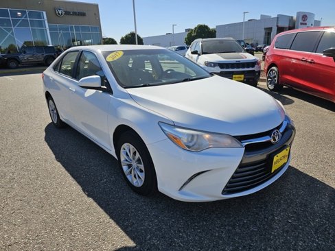 Used 2017 Toyota Camry LE image 4