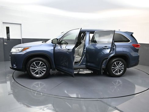 Used 2019 Toyota Highlander SE image 31
