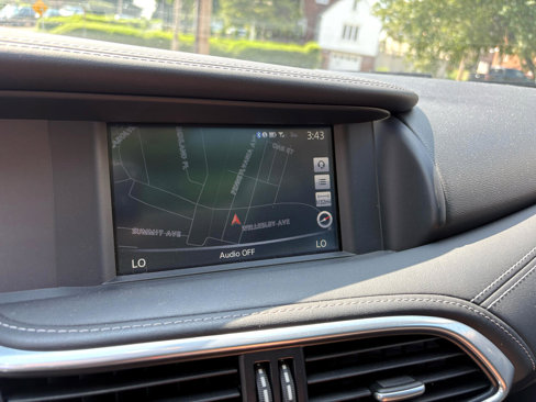 Used 2018 INFINITI QX30 Premium image 29