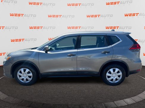 Used 2018 Nissan Rogue S image 2