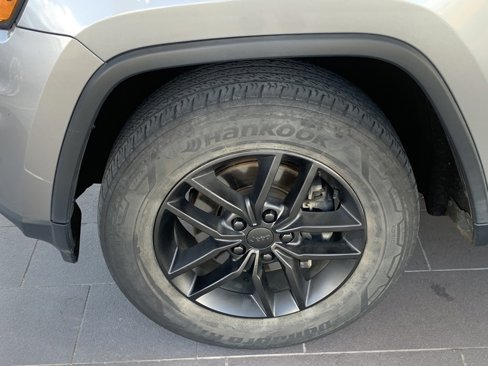 Used 2019 Jeep Grand Cherokee Limited w/ Luxury Group II image 9