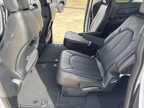 New 2025 Chrysler Pacifica Select image 27