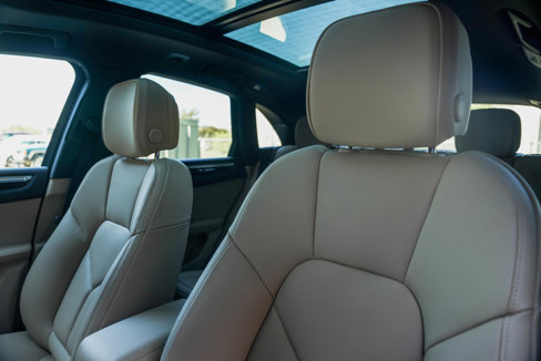 Certified 2025 Porsche Macan image 5