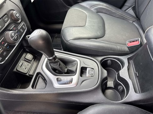 Used 2018 Jeep Cherokee Latitude Plus w/ Comfort/Convenience Group image 24