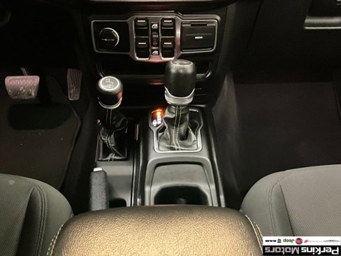 Used 2023 Jeep Wrangler Sahara image 9