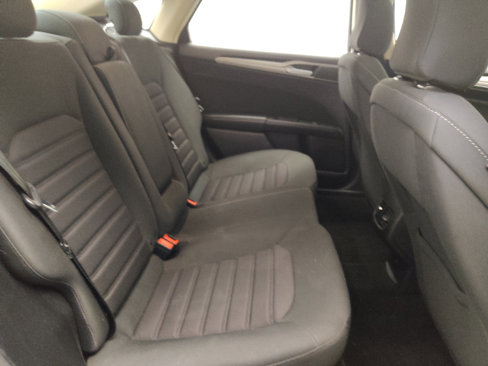 Used 2020 Ford Fusion SE image 19