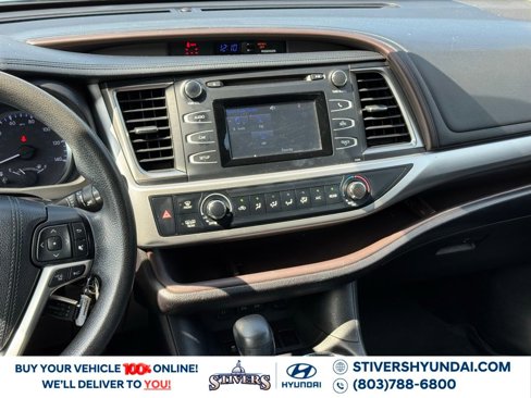 Used 2017 Toyota Highlander LE image 25