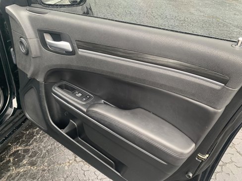 Used 2018 Chrysler 300 Touring L image 11