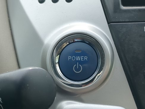 Used 2013 Toyota Prius V Five image 32