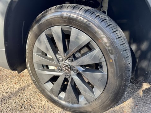 Certified 2024 Volkswagen Taos S image 31