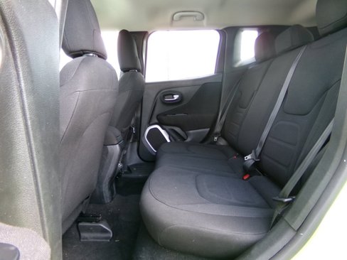 Used 2018 Jeep Renegade Latitude image 9