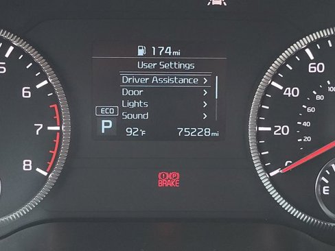 Used 2022 Kia Telluride LX image 32