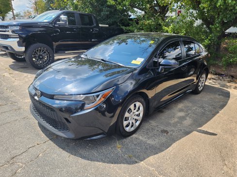 Used 2022 Toyota Corolla LE image 3