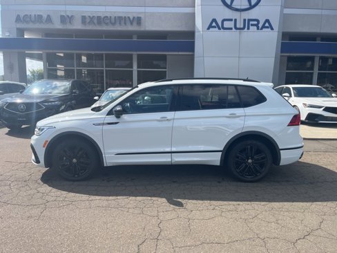 Used 2022 Volkswagen Tiguan SE R-Line image 33