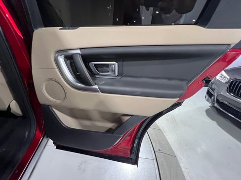 Used 2018 Land Rover Discovery Sport HSE image 40
