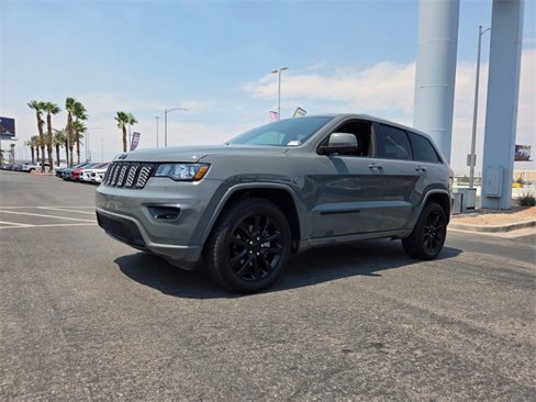 Used 2019 Jeep Grand Cherokee Altitude image 3