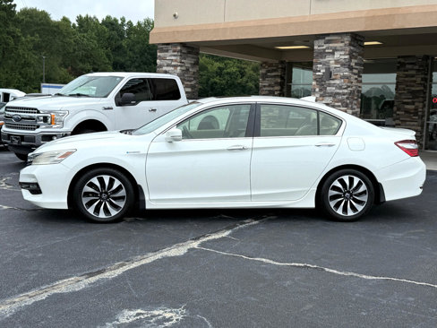 Used 2017 Honda Accord Touring image 2