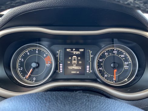 Used 2017 Jeep Cherokee Altitude image 14