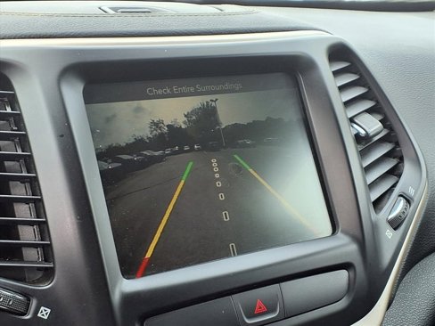 Used 2016 Jeep Cherokee Latitude w/ Cold Weather Group image 16