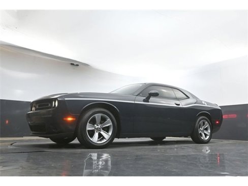 Used 2019 Dodge Challenger SXT image 30