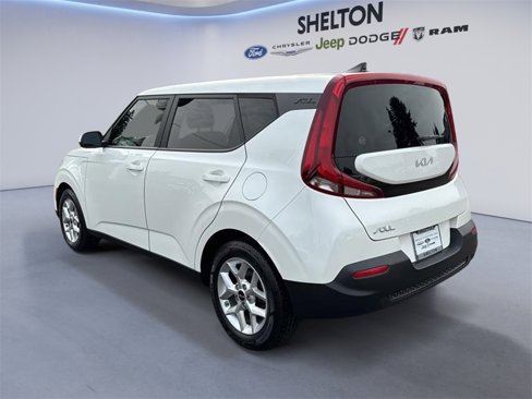 Used 2022 Kia Soul LX w/ Technology Package image 3