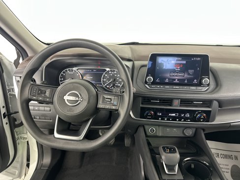 Used 2023 Nissan Rogue SV image 3