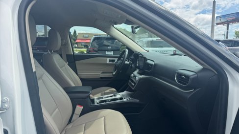 Certified 2022 Ford Explorer XLT w/ Equipment Group 202A image 6