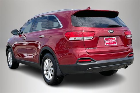 Used 2018 Kia Sorento LX image 4
