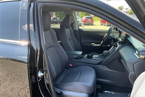 Used 2021 Toyota Venza LE image 7