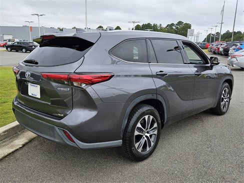 Used 2022 Toyota Highlander XLE image 13