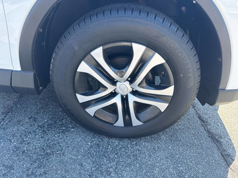 Used 2016 Toyota RAV4 LE image 14