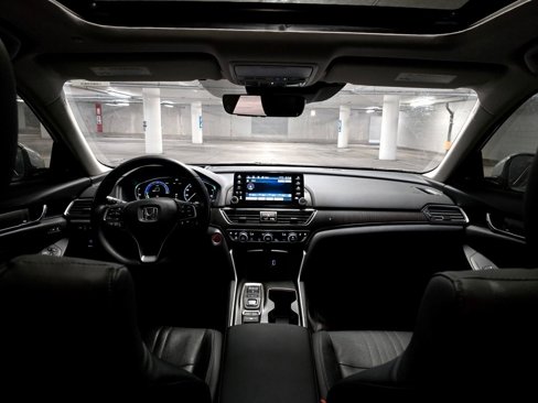 Certified 2018 Honda Accord Touring image 3
