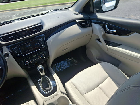 Used 2022 Nissan Rogue Sport SL image 16