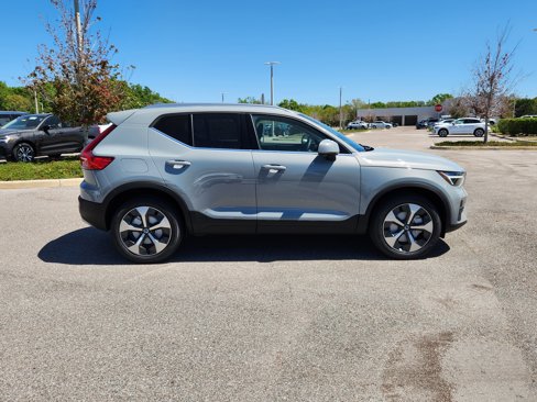 New 2025 Volvo XC40 B5 Core w/ Climate Package image 8