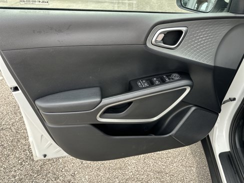 Used 2023 Kia Soul LX w/ LX Technology Package image 10