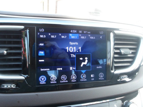 Used 2017 Chrysler Pacifica Touring-L image 15