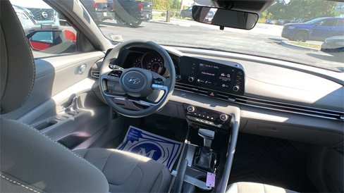 Used 2023 Hyundai Elantra SEL w/ Winter Weather Package image 21