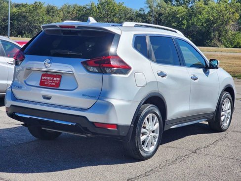 Used 2018 Nissan Rogue SV w/ Premium Package image 5