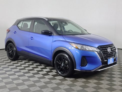 Used 2023 Nissan Kicks SV image 2