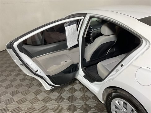 Used 2017 Hyundai Elantra SE image 27