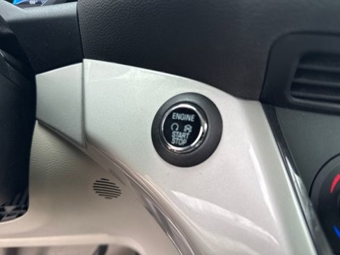 Used 2014 Ford C-MAX SEL image 38