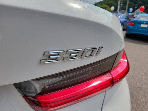 Used 2019 BMW 330i Sedan w/ Premium Package image 11