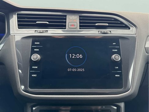 Certified 2022 Volkswagen Tiguan SE R-Line image 23