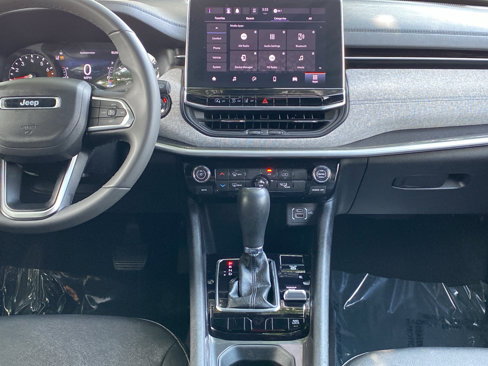 Used 2024 Jeep Compass Latitude image 18