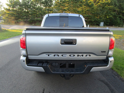 Used 2022 Toyota Tacoma TRD Off-Road image 4