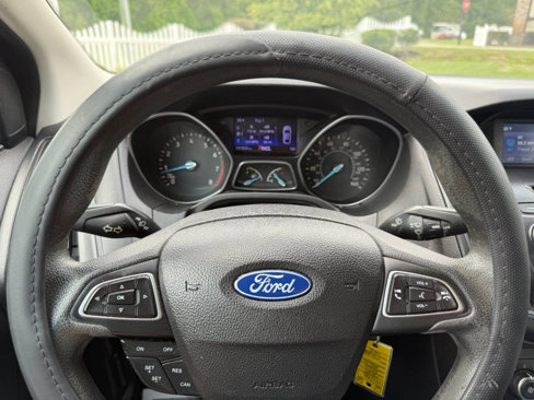 Used 2015 Ford Focus SE image 23