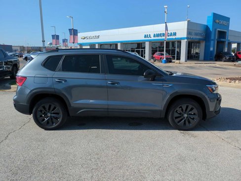 Used 2022 Volkswagen Taos S image 9